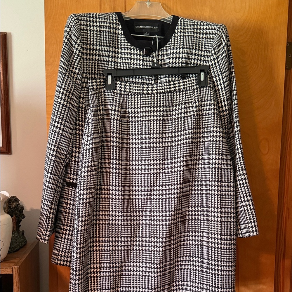 Sag Harbor winter skirt suit, size 14. Black and white houndstooth design.